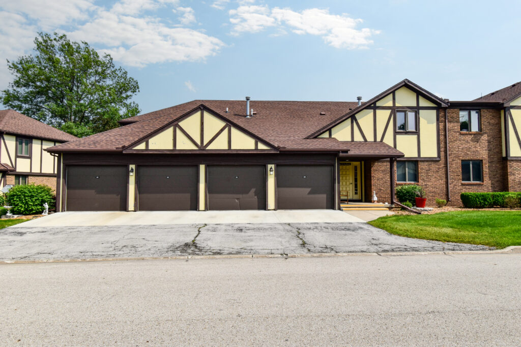 208 Carol Ct.