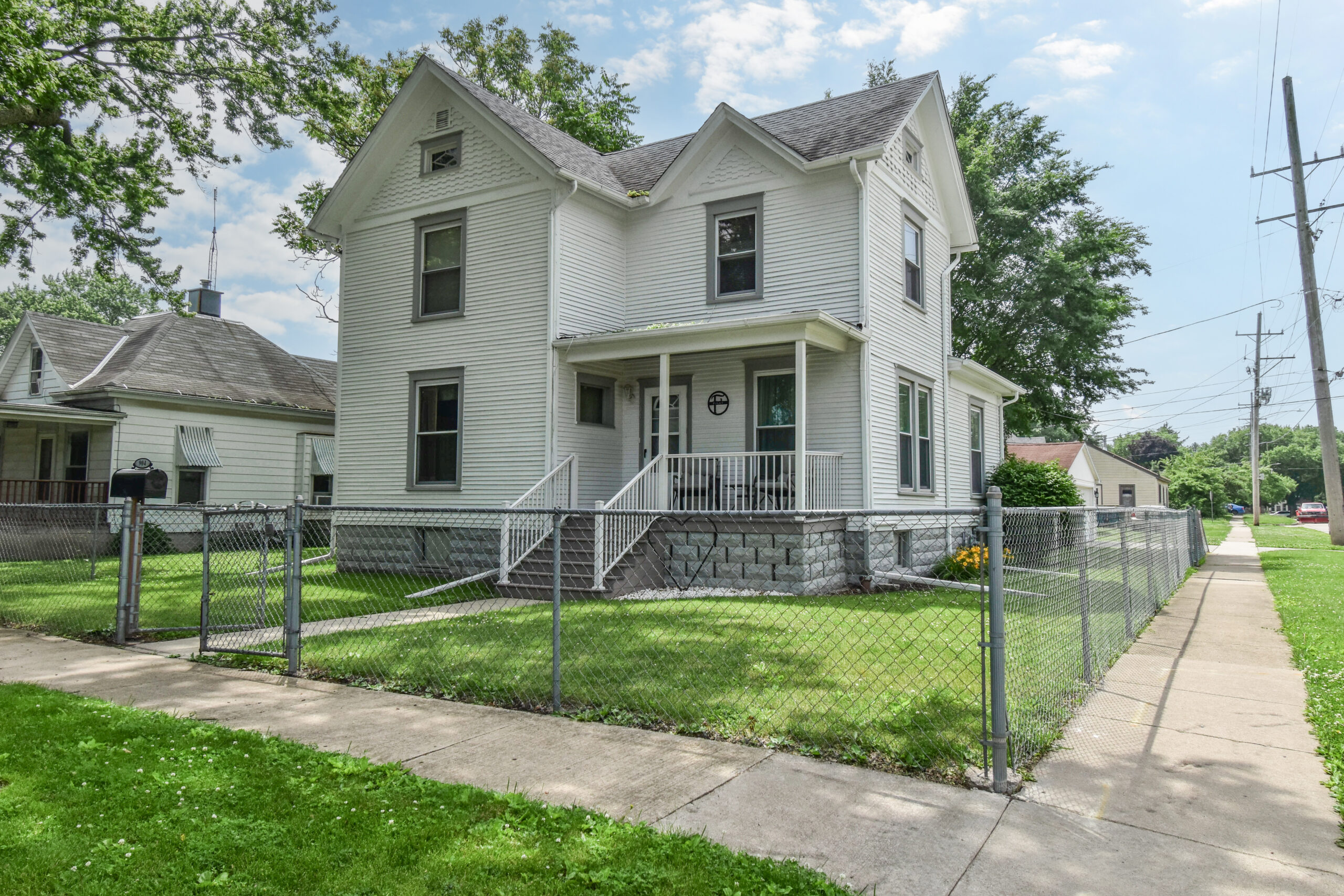 904 E Madison St.