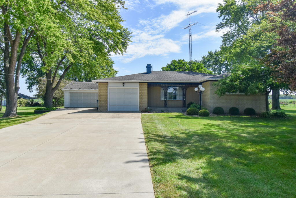 1542 E 18th Rd.