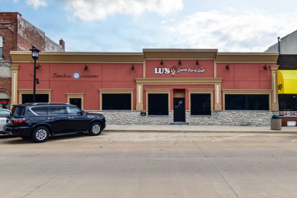 152 E Main St